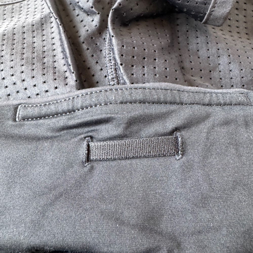 Lululemon Speed Shorts 2.5" Black Mesh Perforated Size 6 Retired‎ Style - Picture 9 of 9